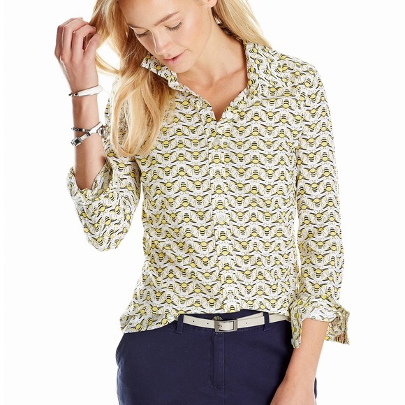 crown & ivy Tops - Crown & Ivy novelty bee print button up top